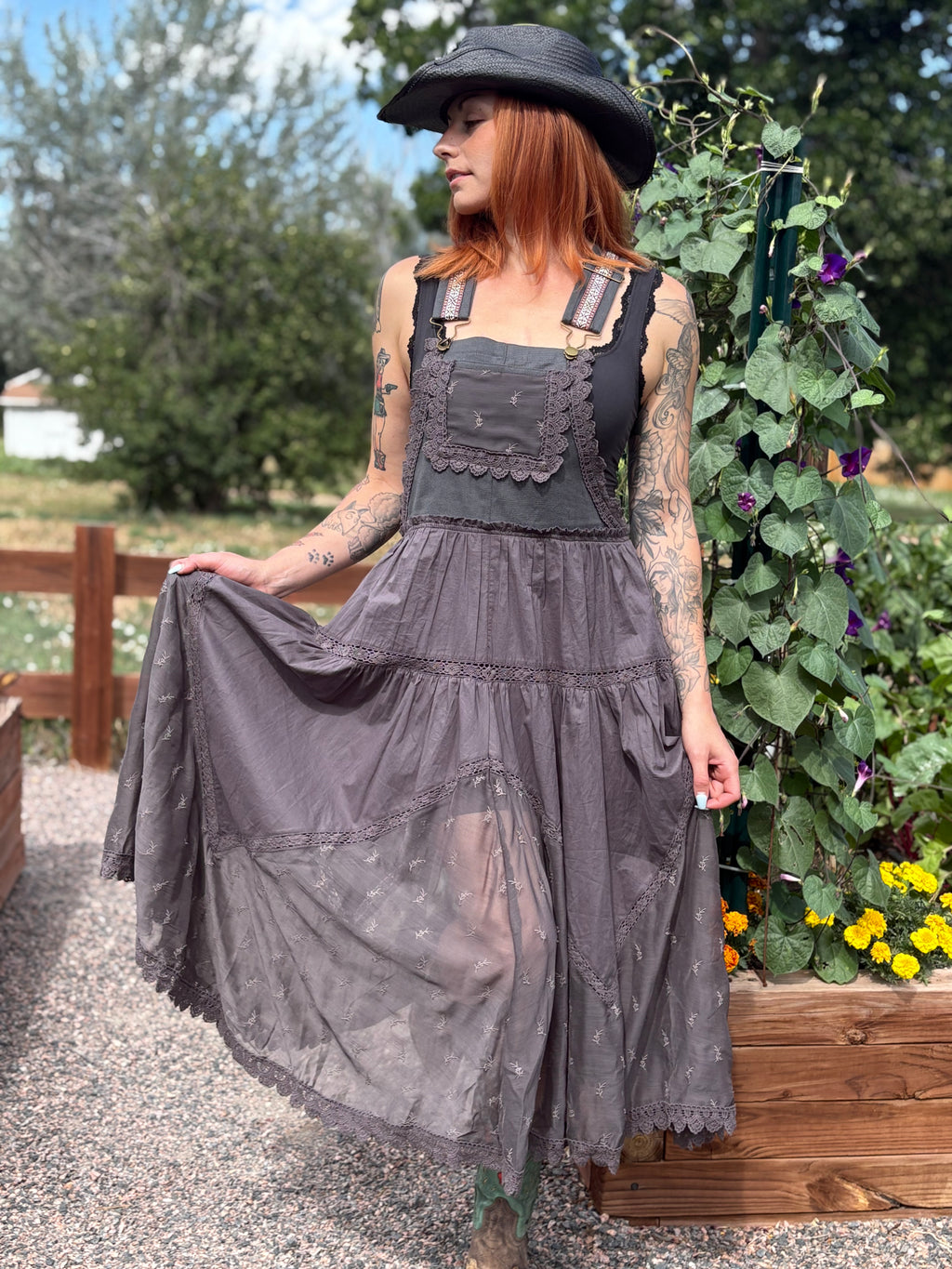 Lace Embroidered Overall Maxi Dress Small (2/4) Lace Embroidered Overall Maxi Dress Small (2/4)
